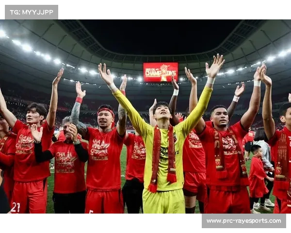 上海海港加冕2025赛季中超冠军,实现三连冠